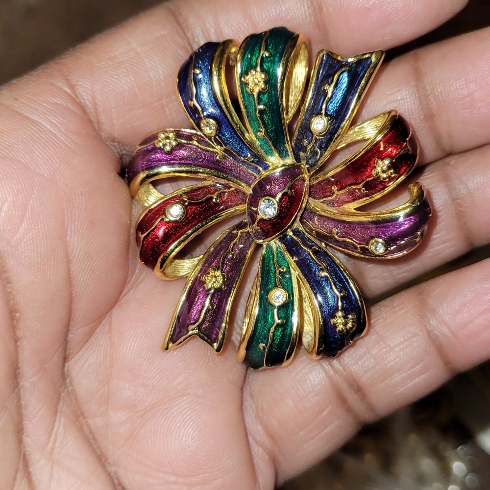 Gorgeous Joan Rivers Rhinestone Brooch - Picture 2 of 3